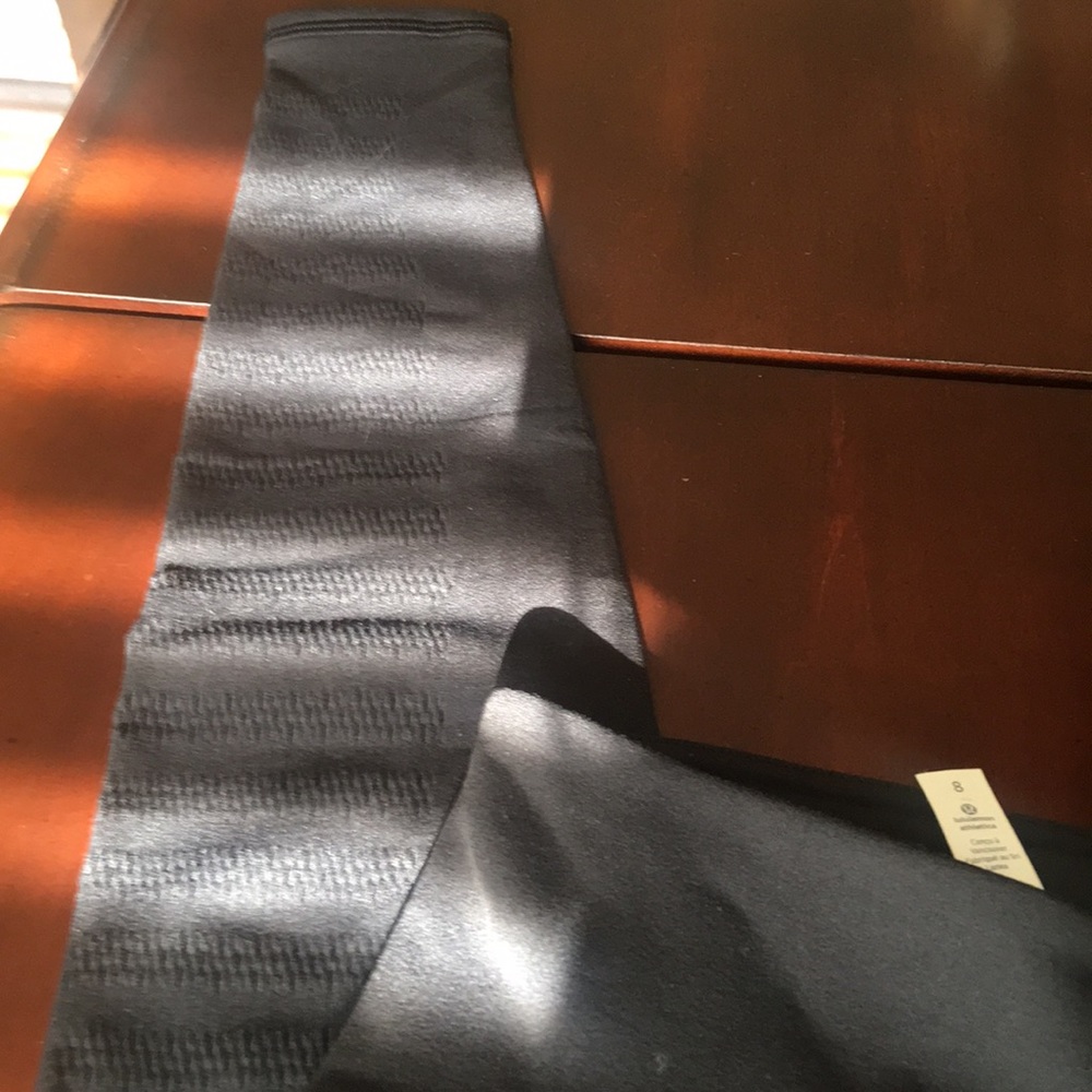 Lululemon Laser Cut Legging pants - Picture 4 of 7